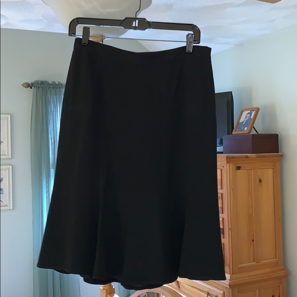 Black loft skirt
